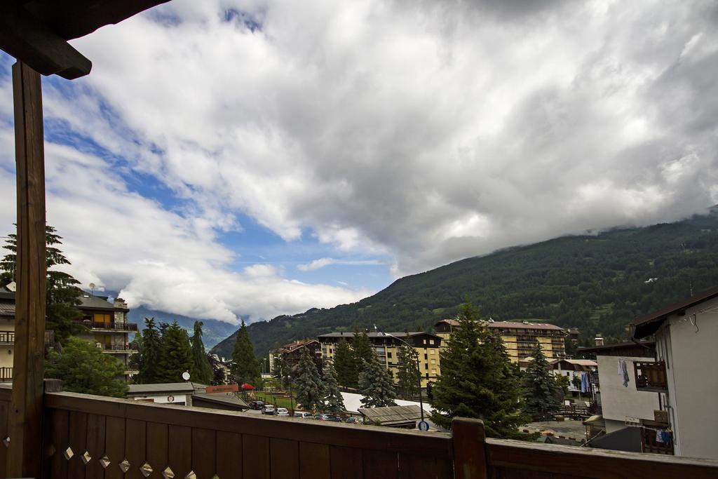 Hotel Assietta à Oulx Extérieur photo
