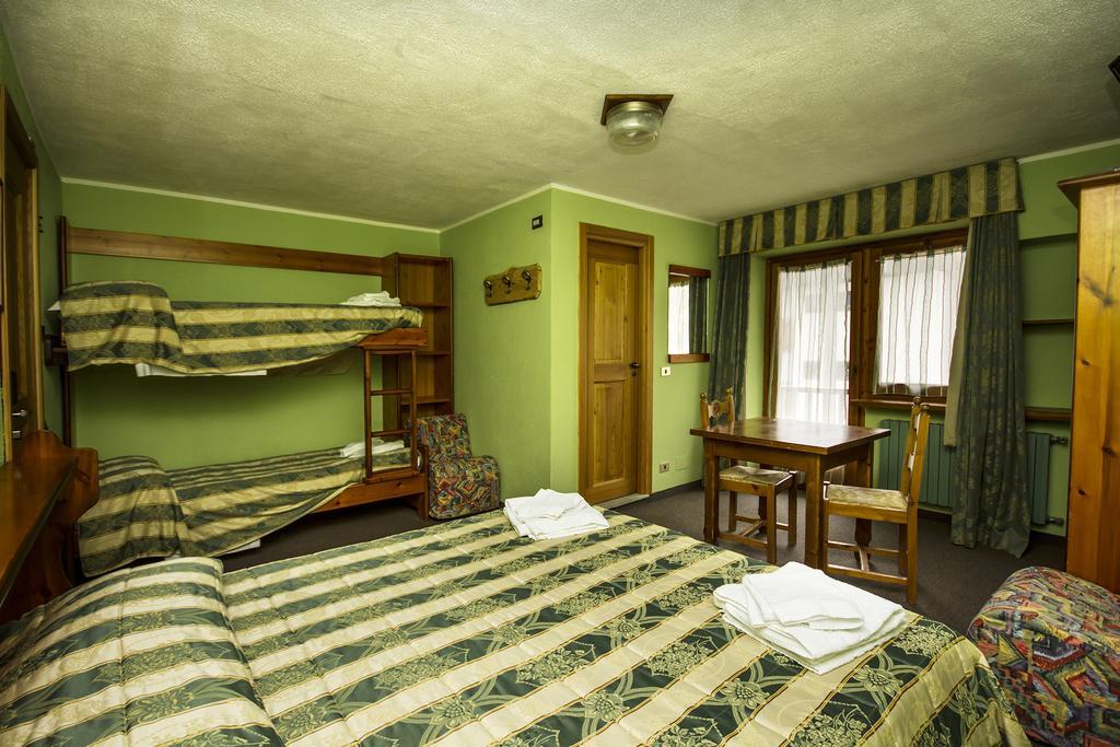 Hotel Assietta à Oulx Extérieur photo